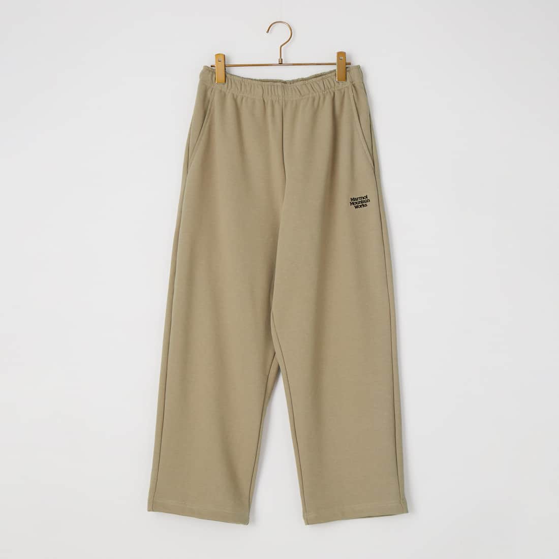 Marmot [マーモット] 別注 ワンポイントロゴ刺繍スウェットパンツ [MTFW26USW335IN-JF]です。