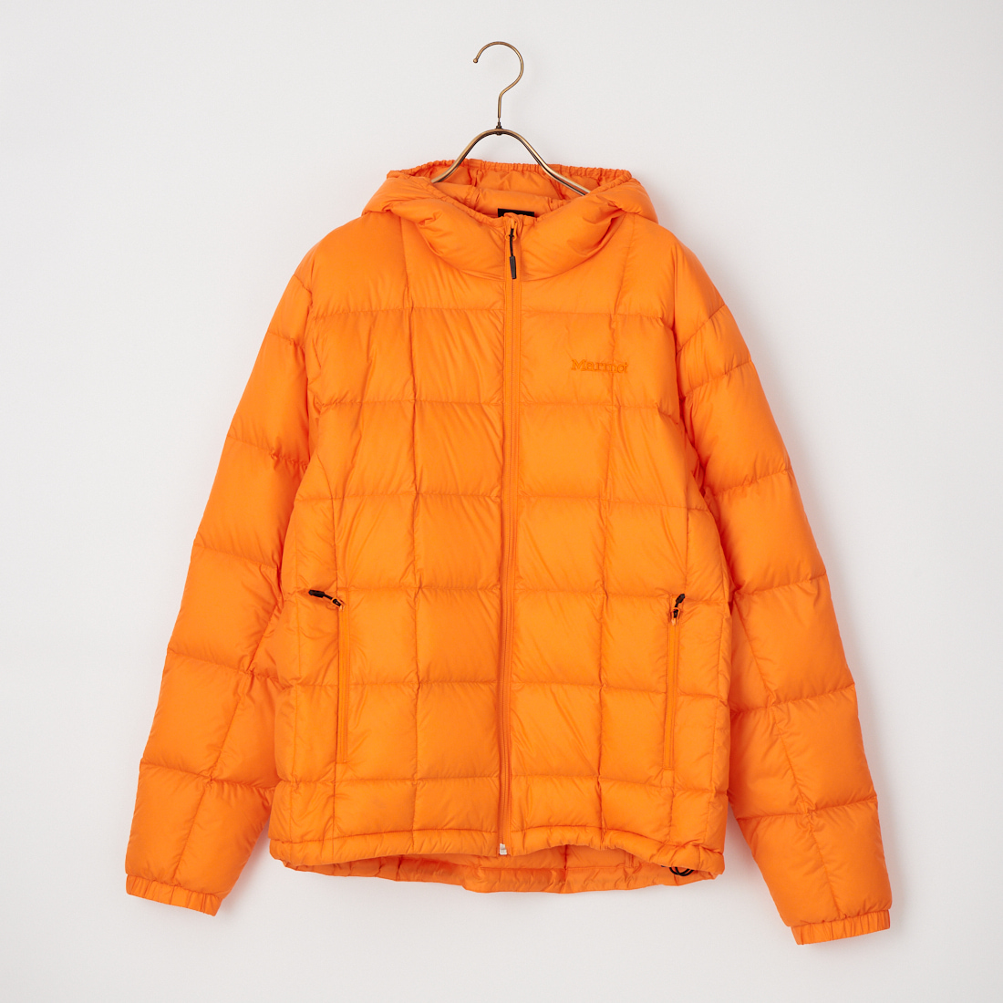 Marmot [マーモット] 別注 フード付き ライトダウンジャケット [MTFW26UDW328IN-JF]です。