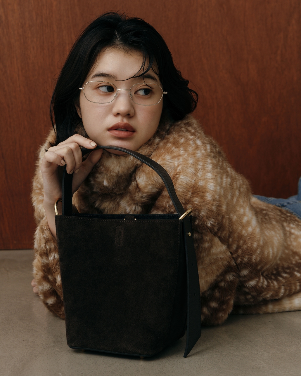 AULENTTI [オウレンティ] 別注 2WAY レザーバケットバッグ [FB-GIADEAL-SC-JF]と別注 パイピング ファージャケット [G0104002-JF]のイメージ写真です。