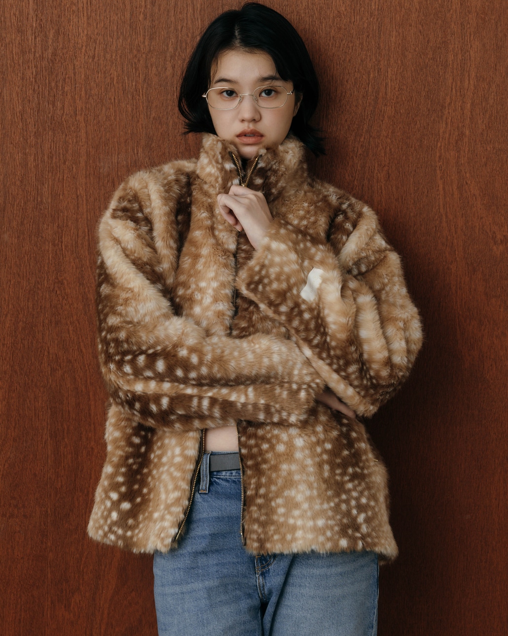AULENTTI [オウレンティ] 別注 2WAY レザーバケットバッグ [FB-GIADEAL-SC-JF]と別注 パイピング ファージャケット [G0104002-JF]のスタイリング写真です。