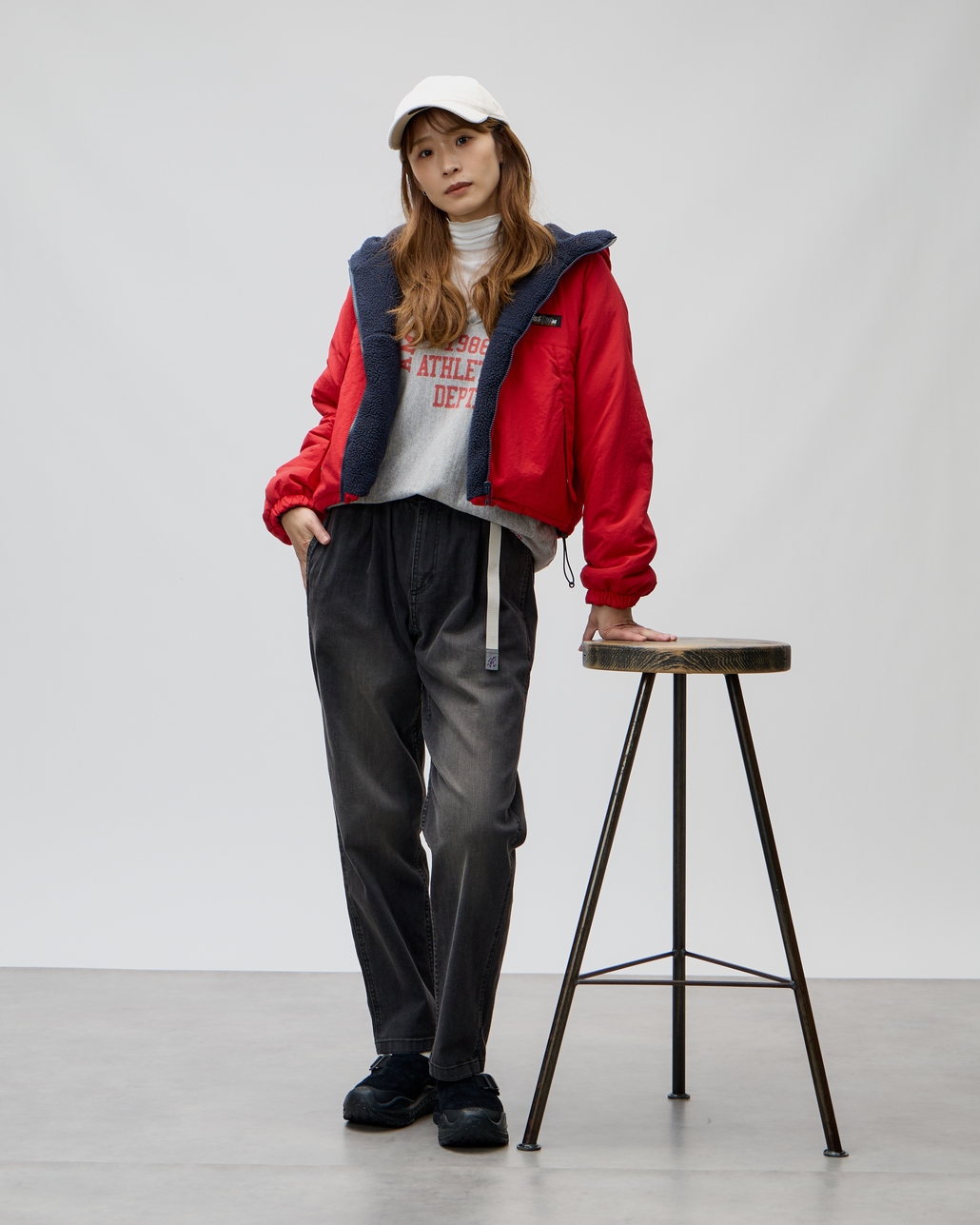 GRAMiCCi [グラミチ] 別注 ストレッチデニム エブリデイパンツ [DENIM-EVERYDAY-JF]のコーディネート・イメージ写真です。