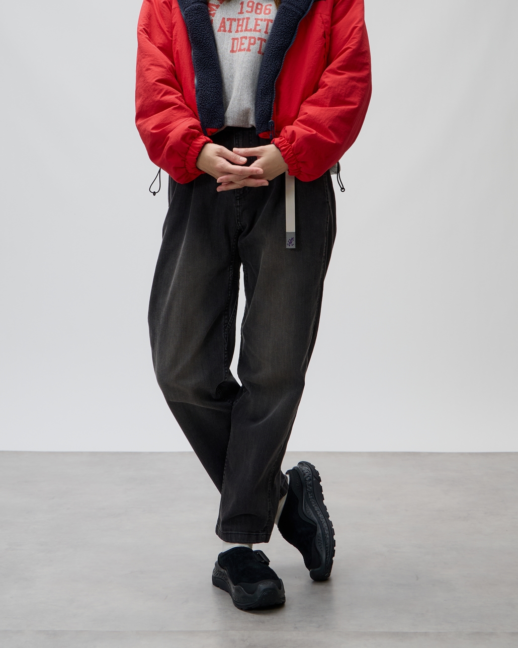 GRAMiCCi [グラミチ] 別注 ストレッチデニム エブリデイパンツ [DENIM-EVERYDAY-JF]のコーディネート・イメージ写真です。