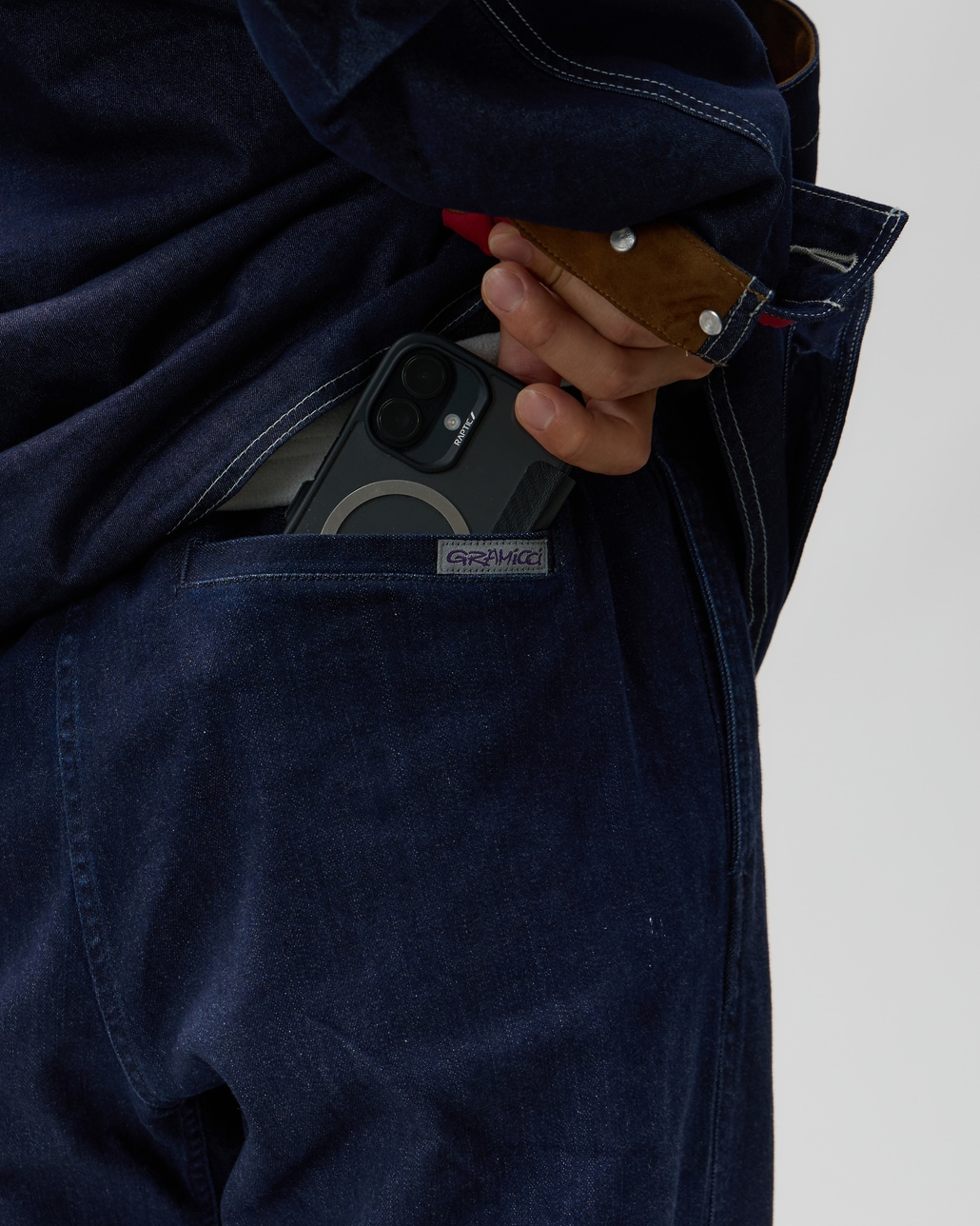 GRAMiCCi [グラミチ] 別注 ストレッチデニム エブリデイパンツ [DENIM-EVERYDAY-JF]のコーディネート・イメージ写真です。