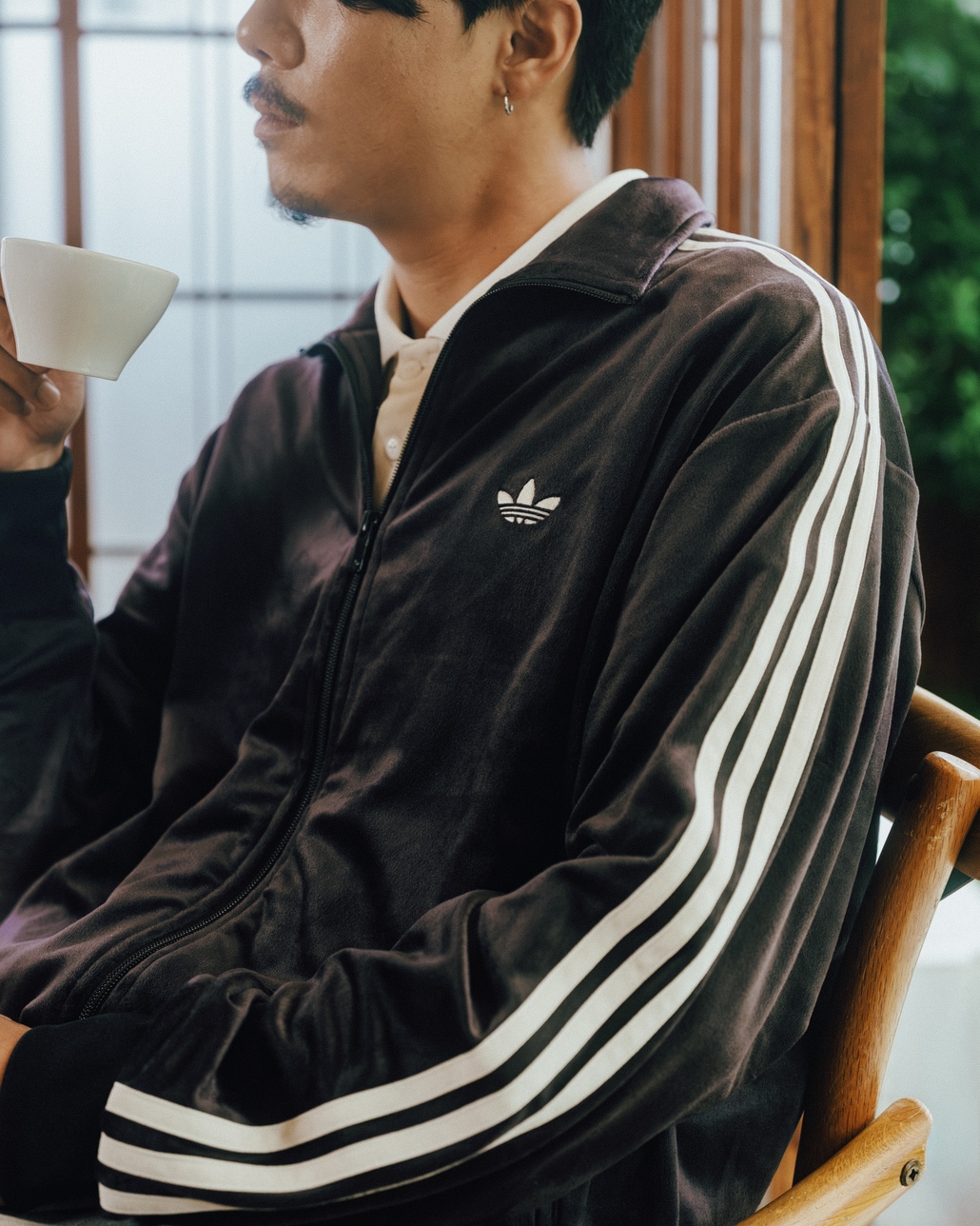 adidas Originals [アディダス オリジナルス] ファイヤーバード ベロア トラックトップ [ZQ134]です。