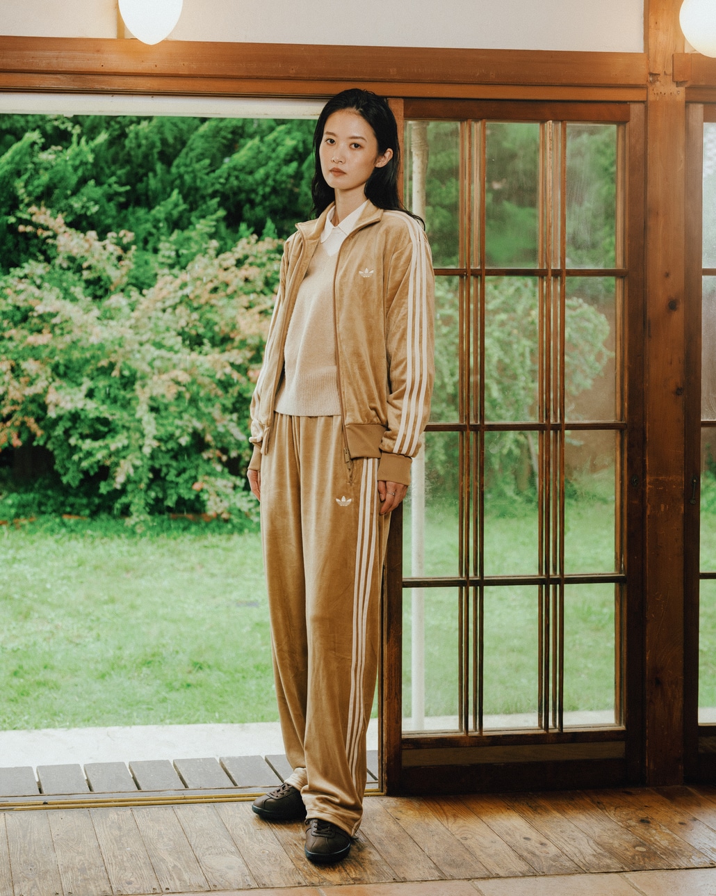 adidas Originals [アディダス オリジナルス] ファイヤーバード ベロア トラックパンツ [QH344]とファイヤーバード ベロア トラックトップ [ZQ134]です。