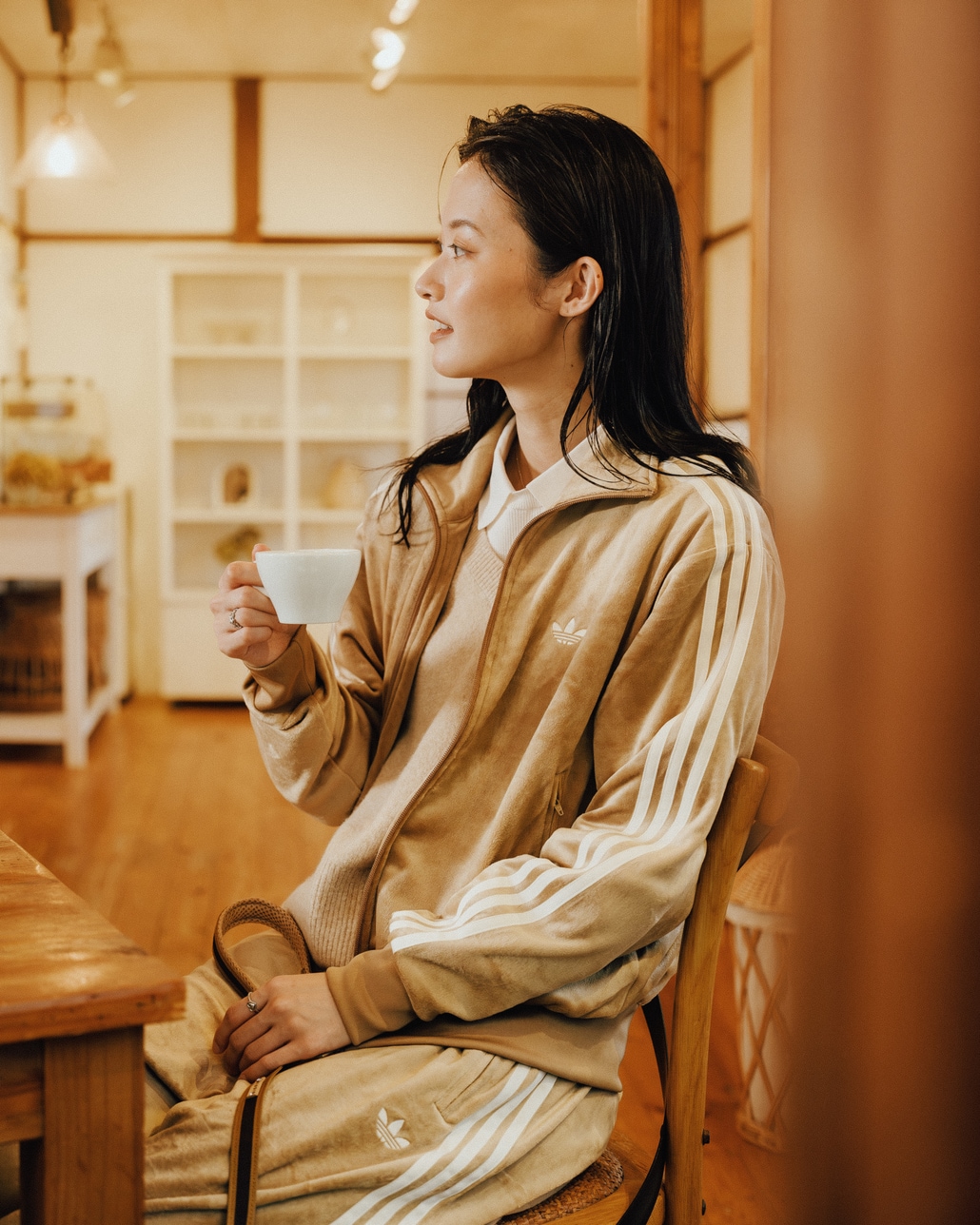 adidas Originals [アディダス オリジナルス] ファイヤーバード ベロア トラックパンツ [QH344]とファイヤーバード ベロア トラックトップ [ZQ134]です。
