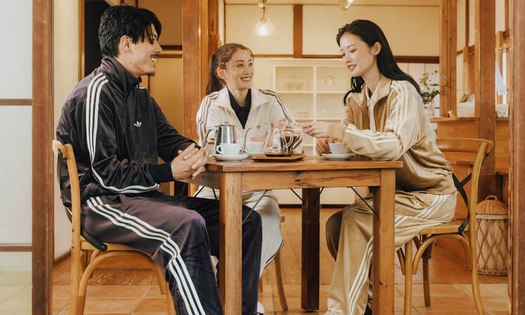 adidas Originals [アディダス オリジナルス] ファイヤーバード ベロア トラックパンツ [QH344]とファイヤーバード ベロア トラックトップ [ZQ134]です。