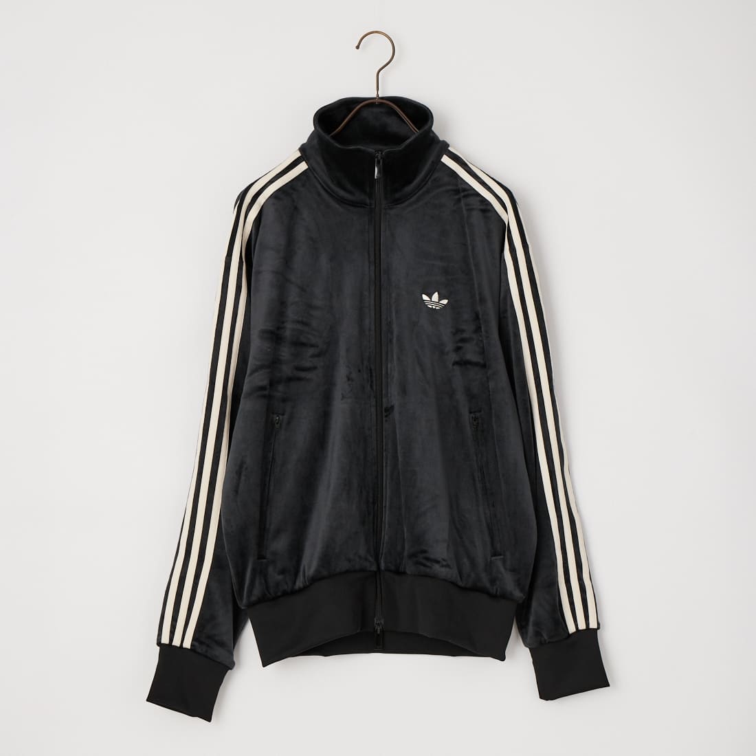 adidas Originals [アディダス オリジナルス] ファイヤーバード ベロア トラックパンツ [QH344]です。