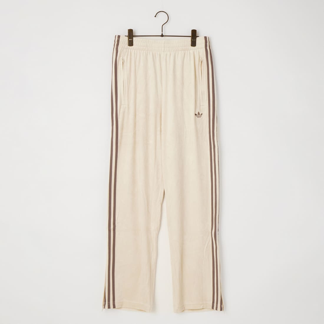 adidas Originals [アディダス オリジナルス] ファイヤーバード ベロア トラックパンツ [QH344]です。