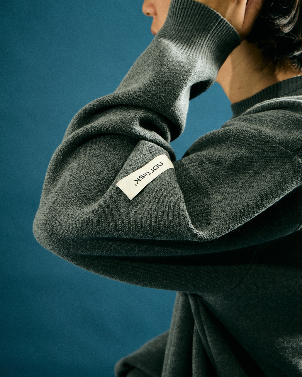 NORDISK [ノルディスク] 別注 HYGGE ジャガードロゴニット [NU21803-JF]です。