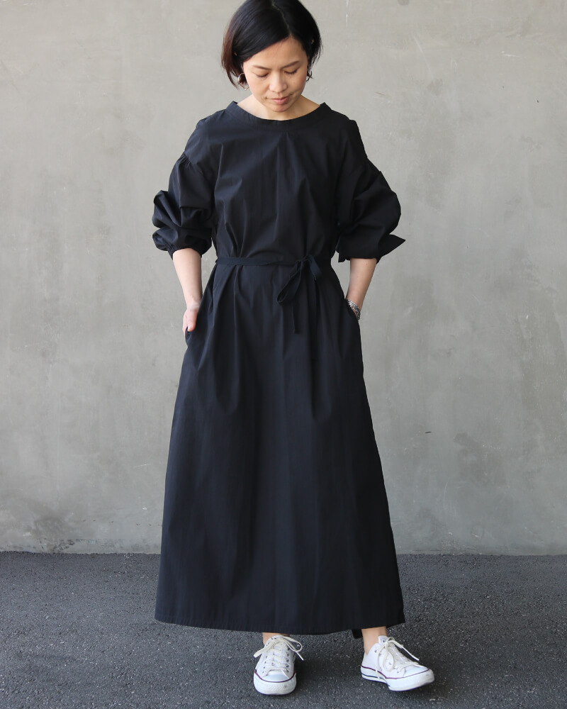 アールジュビリーのカシュクールドレスです。