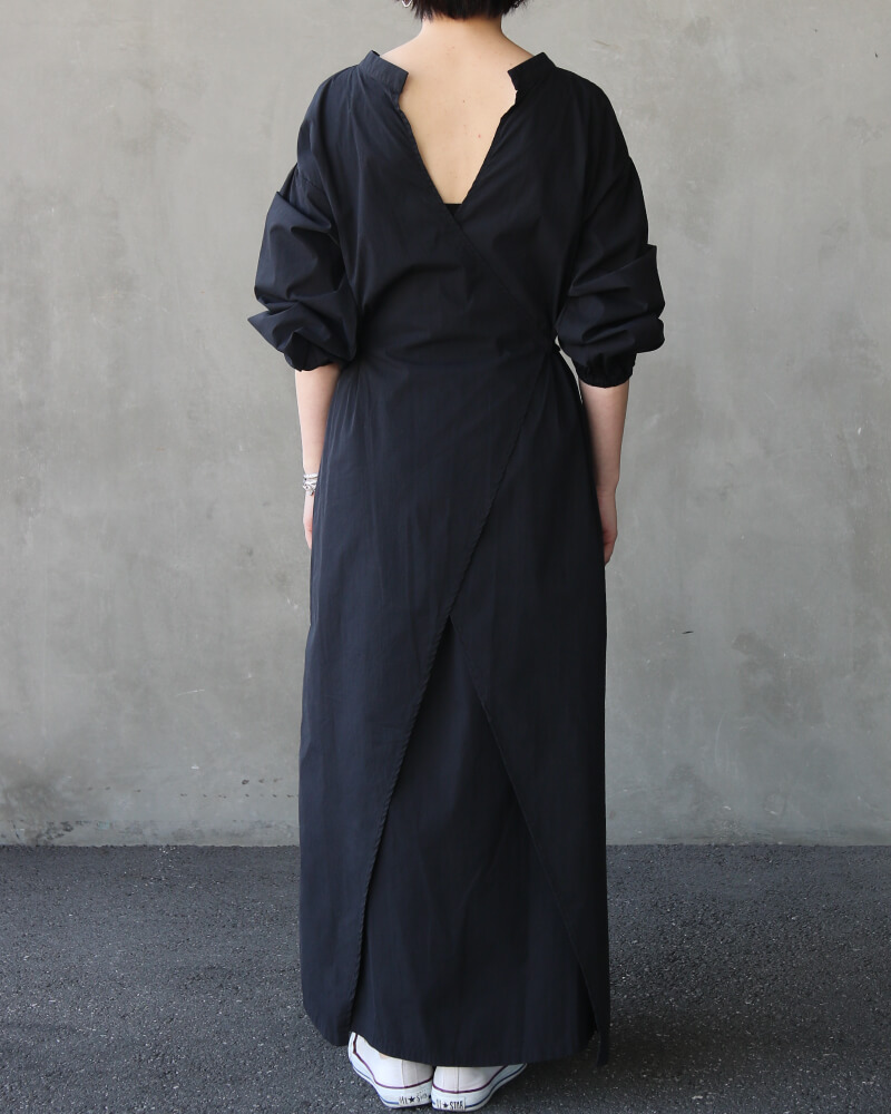 アールジュビリーのカシュクールドレス後ろのデザインです。