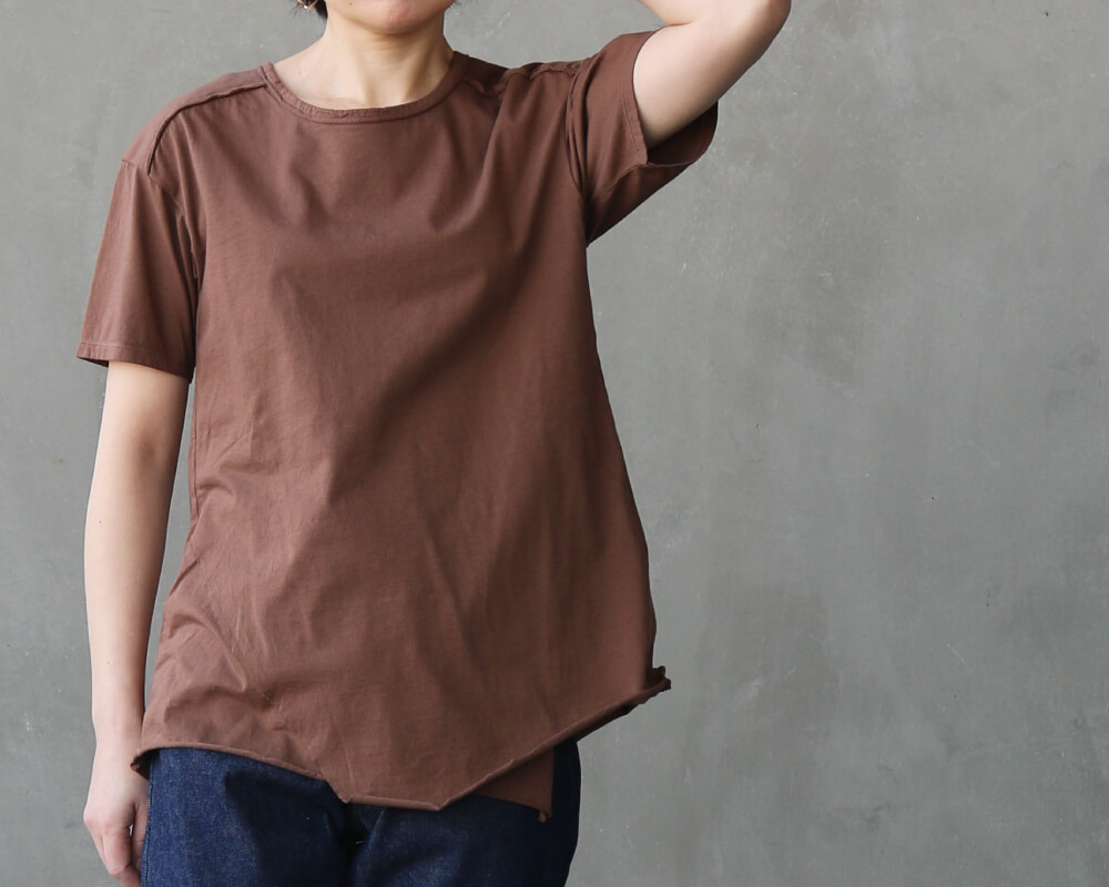 アールジュビリーのアシンメトリーTです。