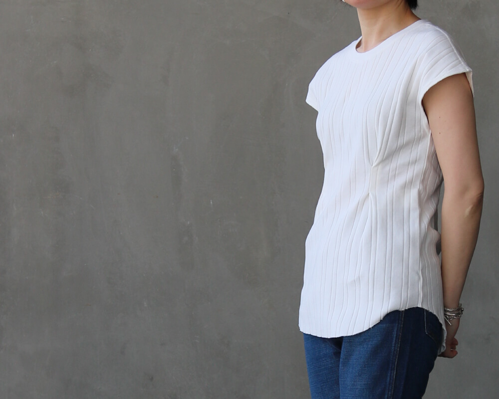 アールジュビリーのフレンチスリーブTシャツです。