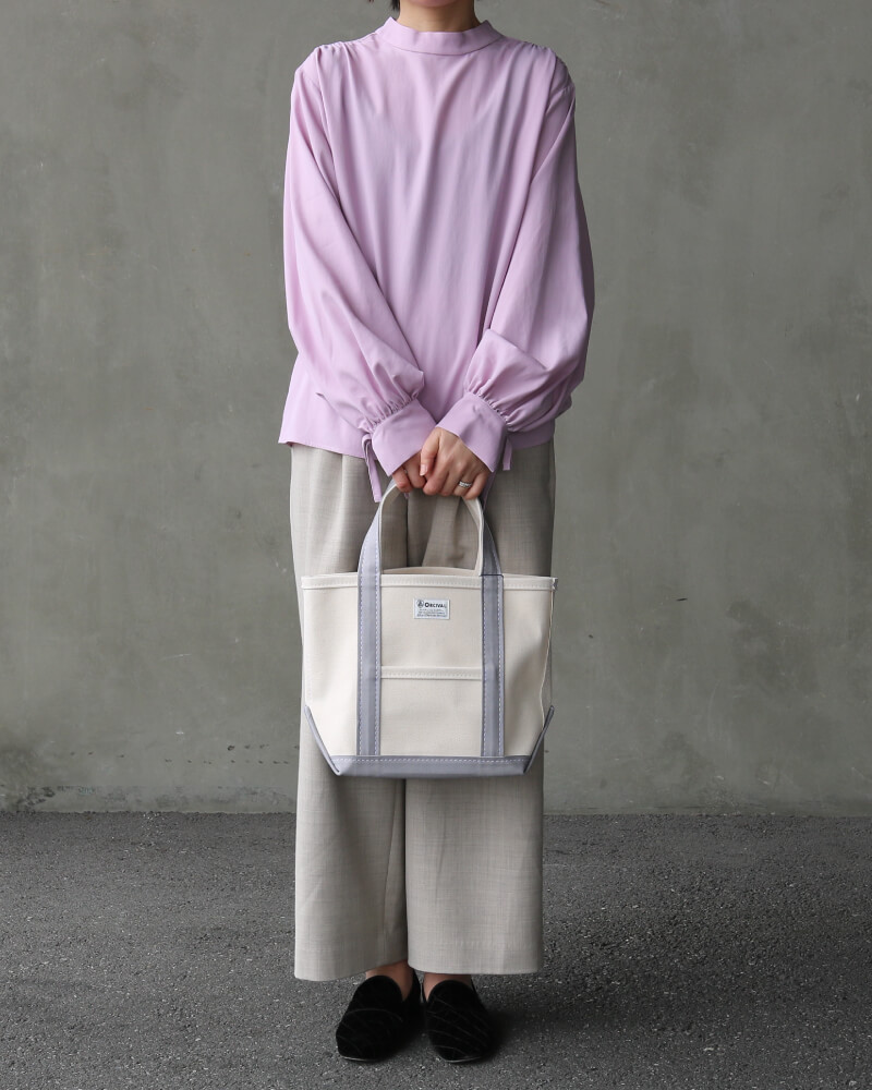 オーチバル定番カラーのグレーです。