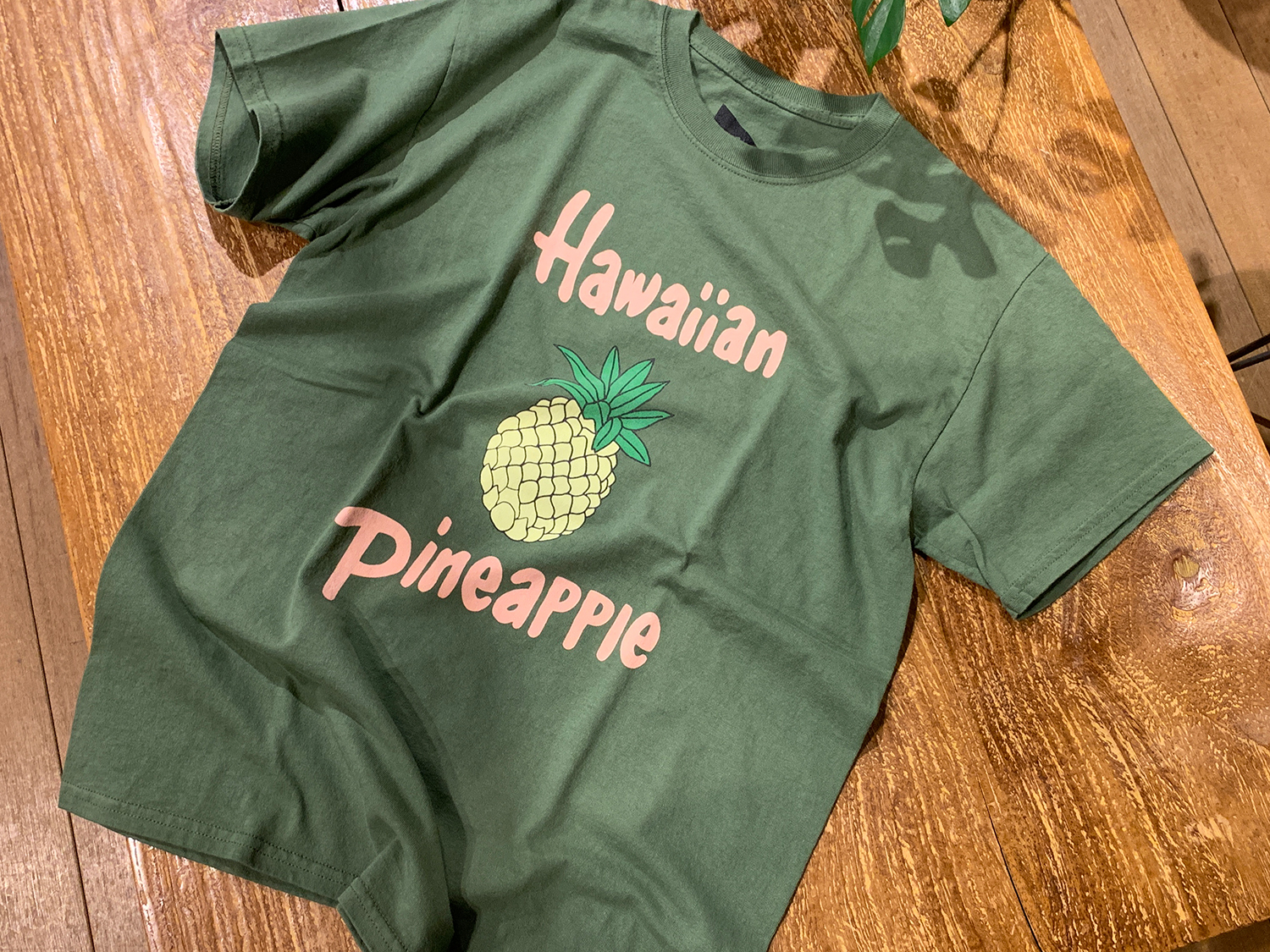 ファングのパイナップル柄メンズTシャツです。