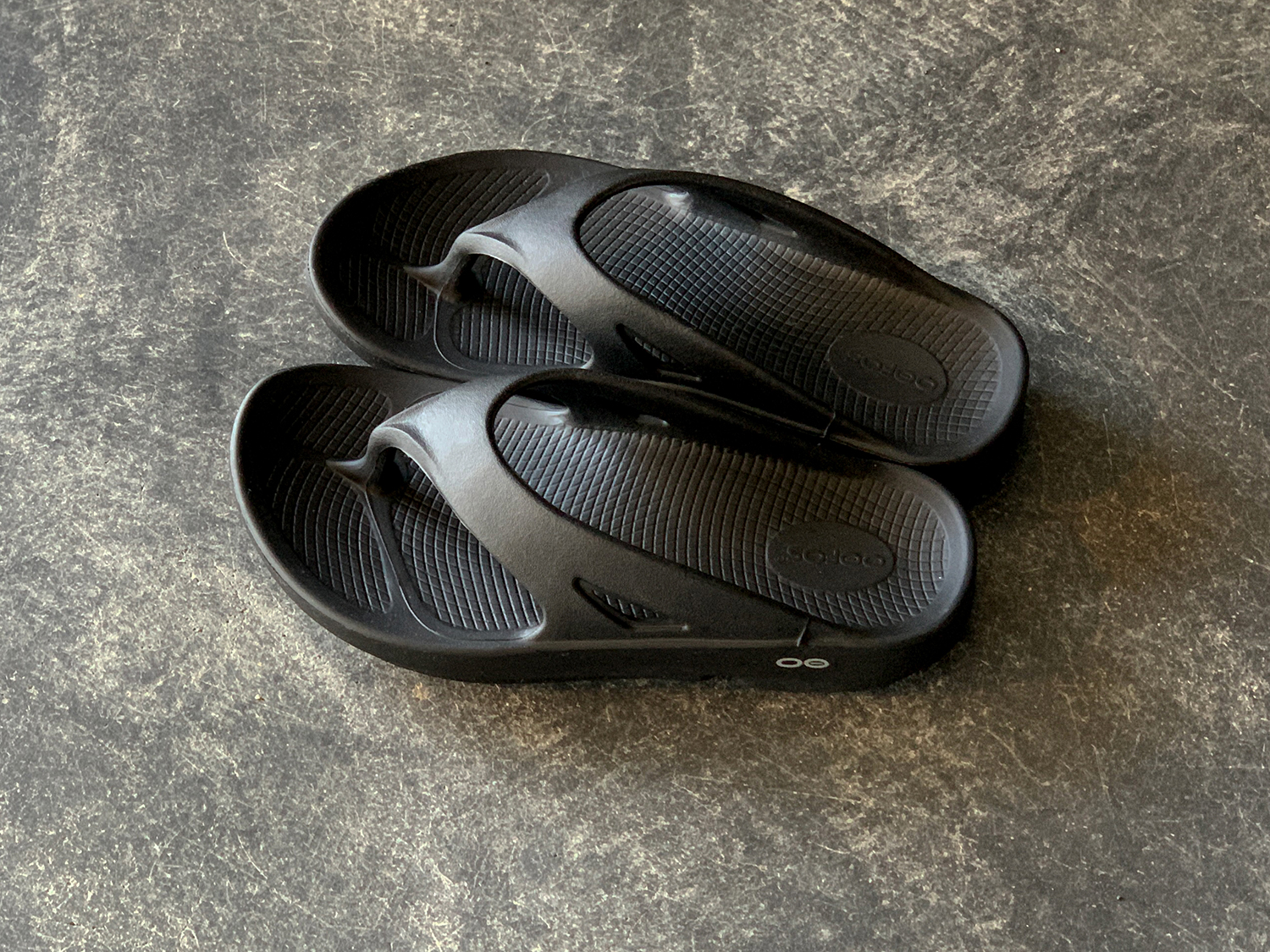 リカバリーシューズのウーフォスのOOriginalの20 Blackのカラーです。