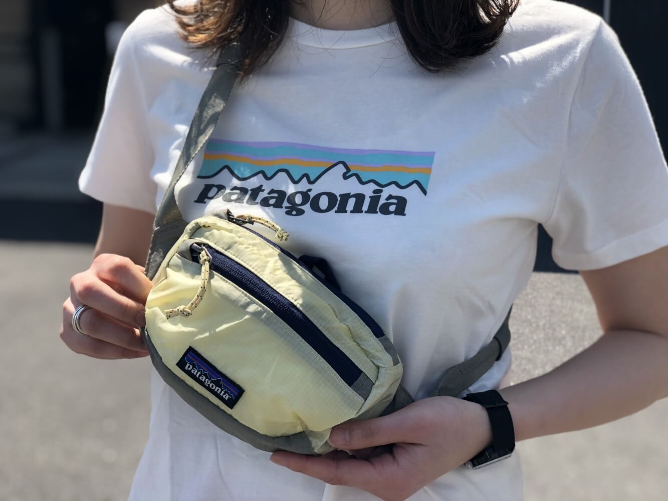 パタゴニアのライトウェイト トラベル ミニ ヒップ パックです。