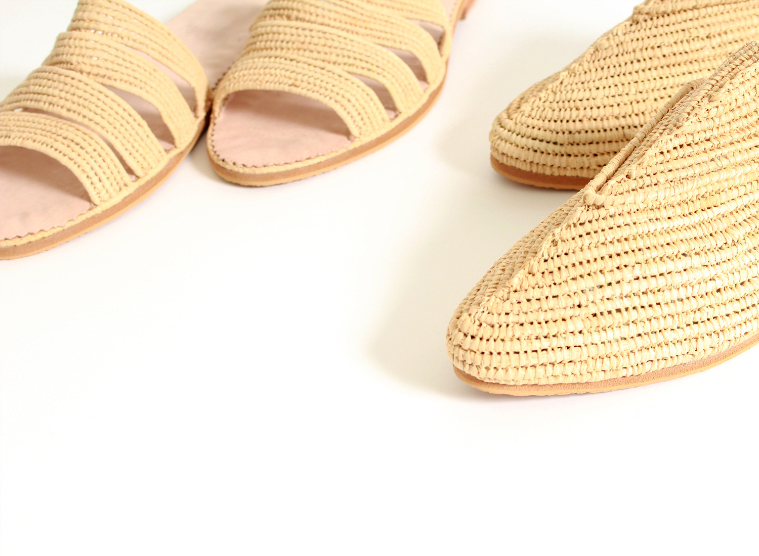 カプセルのラフィアシューズです。