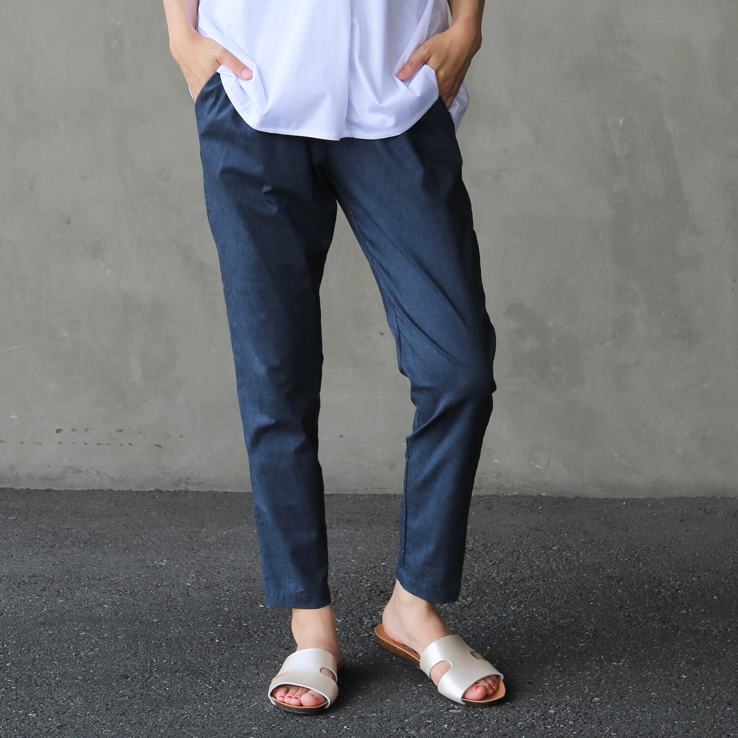 リネンイージーパンツです。