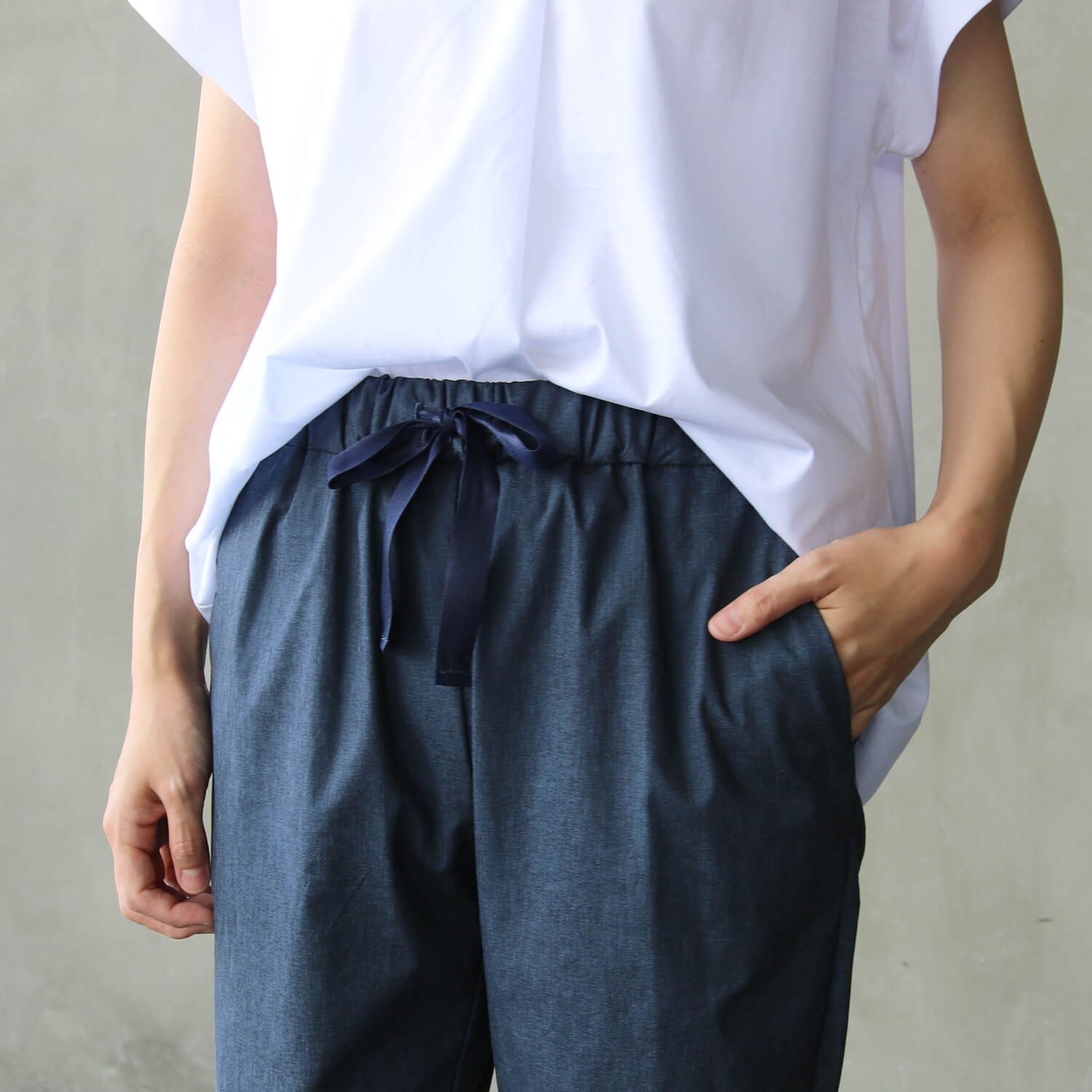 リネンイージーパンツです。