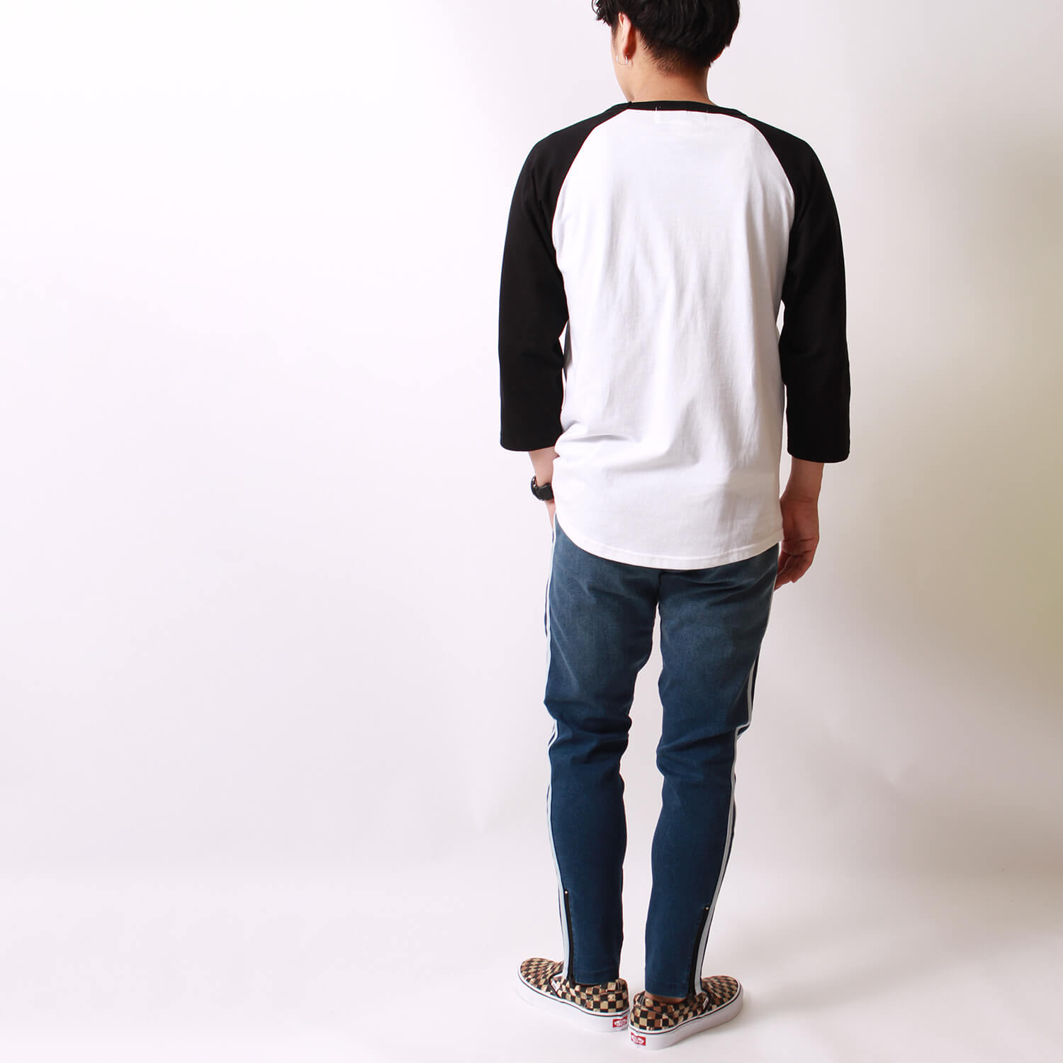 VANS バンズ クラシックスリッポン VN0A4BV3V4P のスニーカーです。