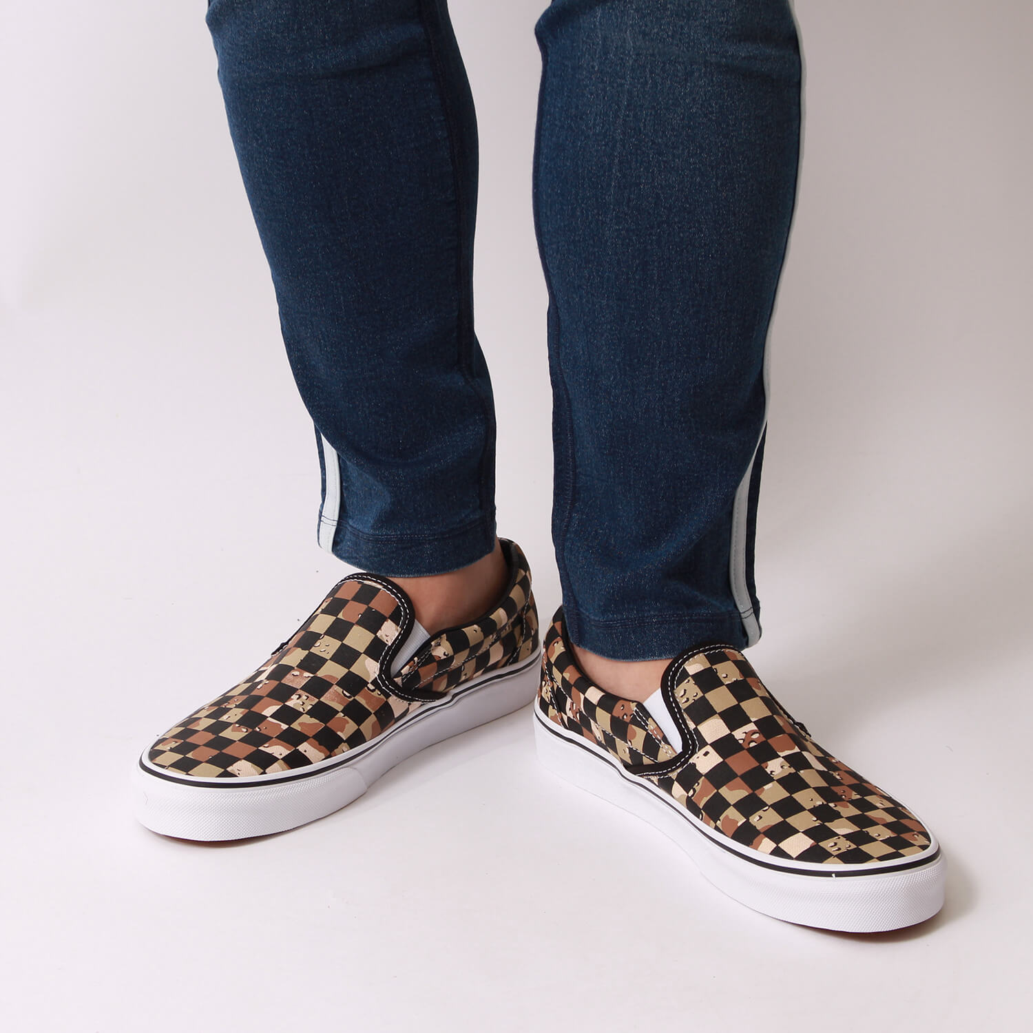 VANS バンズ クラシックスリッポン VN0A4BV3V4P のスニーカーです。