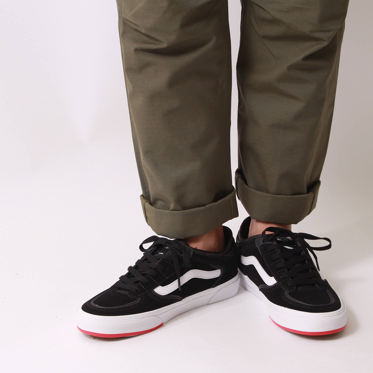 VANS バンズ ローリークラシック VN0A4BTTSK5 のスニーカーです。