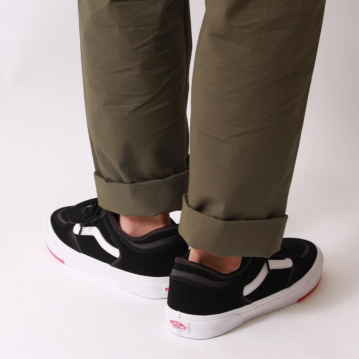 VANS バンズ ローリークラシック VN0A4BTTSK5 のスニーカーです。