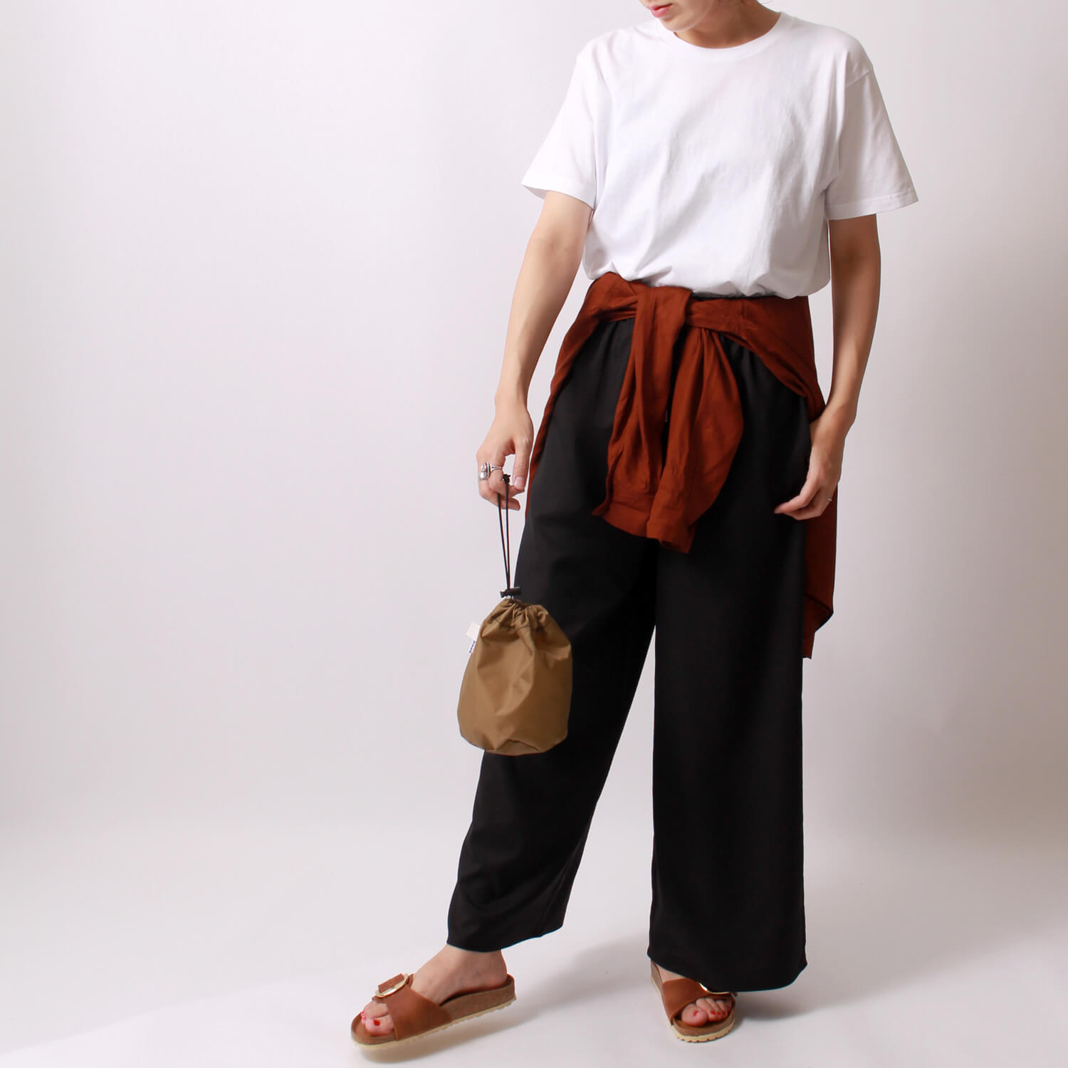 Hanes ヘインズ ジャパンフィット クルーネックTシャツのスタイリングです。