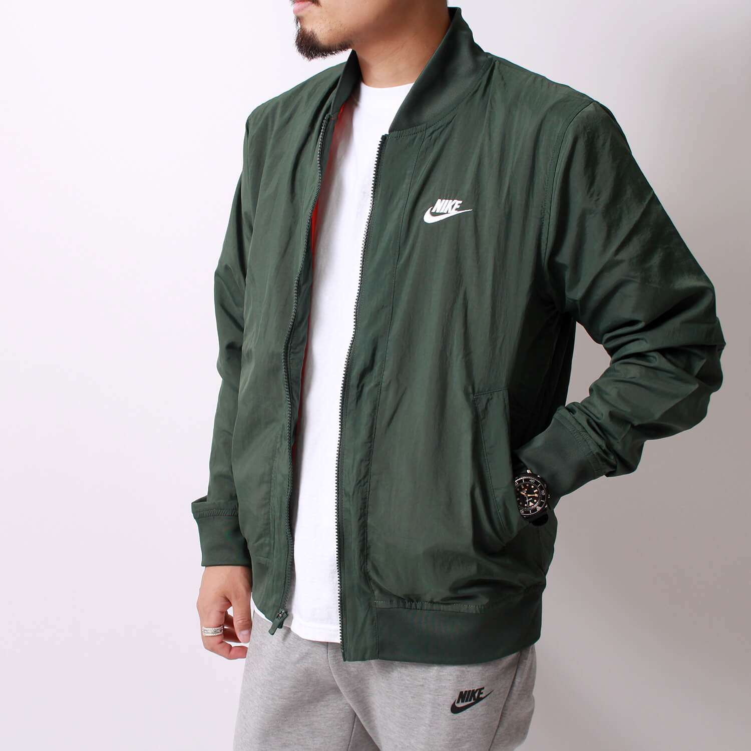 NIKE(ナイキ)のプレイヤーズウーブンジャケットです。