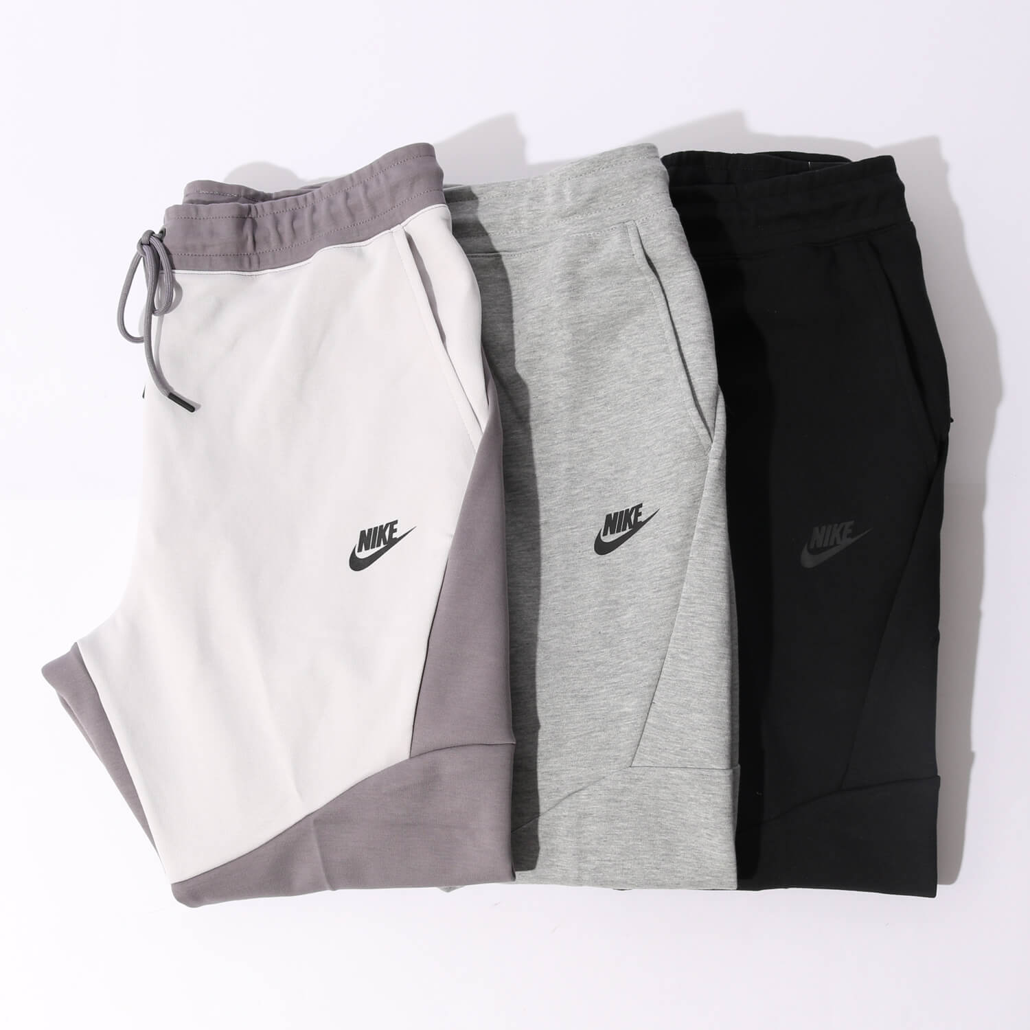 NIKE(ナイキ)のテックフリースメンズジョガーパンツです。