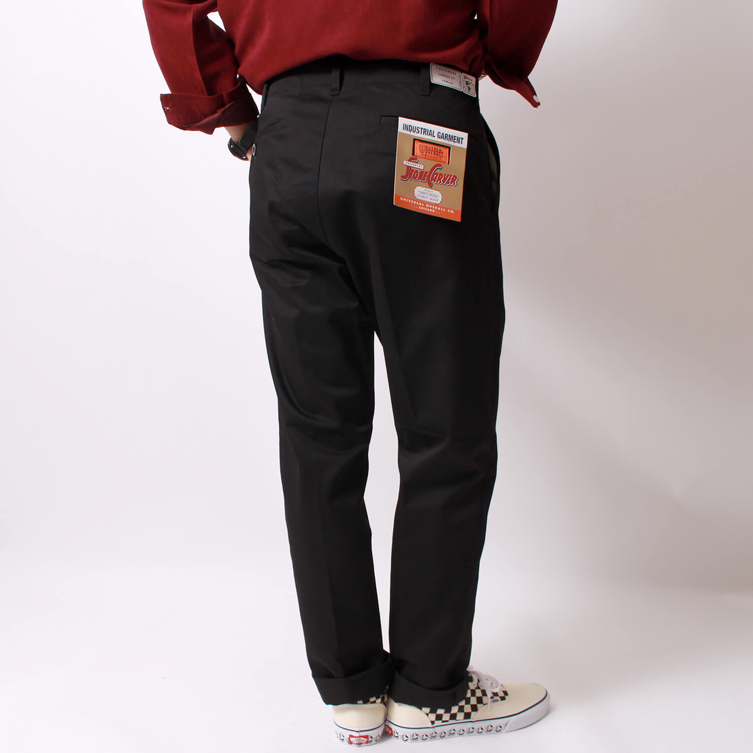 UNIVERSAL OVERALL(ユニバーサルオーバーオール)のテーパードフィットパンツです。