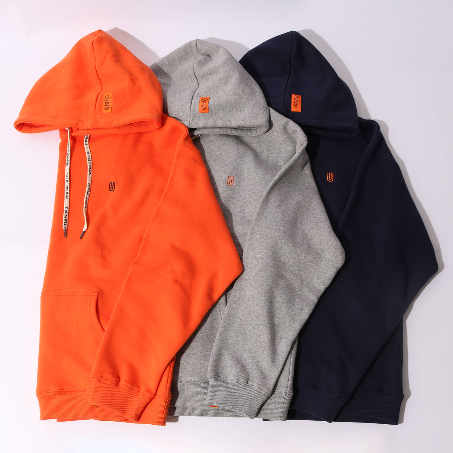 ここでしか手に入らないユニバーサルオーバーオール ロゴ 柄使いで秋を先取り Jeans Factory ジーンズファクトリー 公式サイト ここでしか手に入らないユニバーサルオーバーオール ロゴ 柄使いで秋を先取り Jeans Factory ジーンズファクトリー 公式サイト