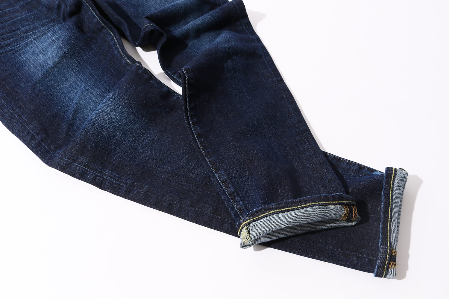 レッドカードのデニムです。