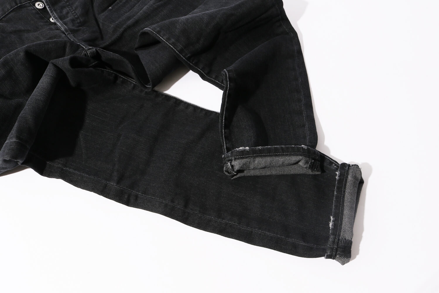 レッドカードのデニムです。