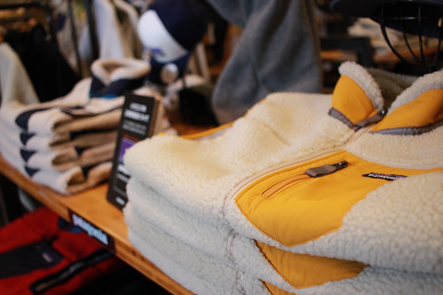 パタゴニア レトロシリーズのジーンズファクトリー屋島店の店頭写真です。