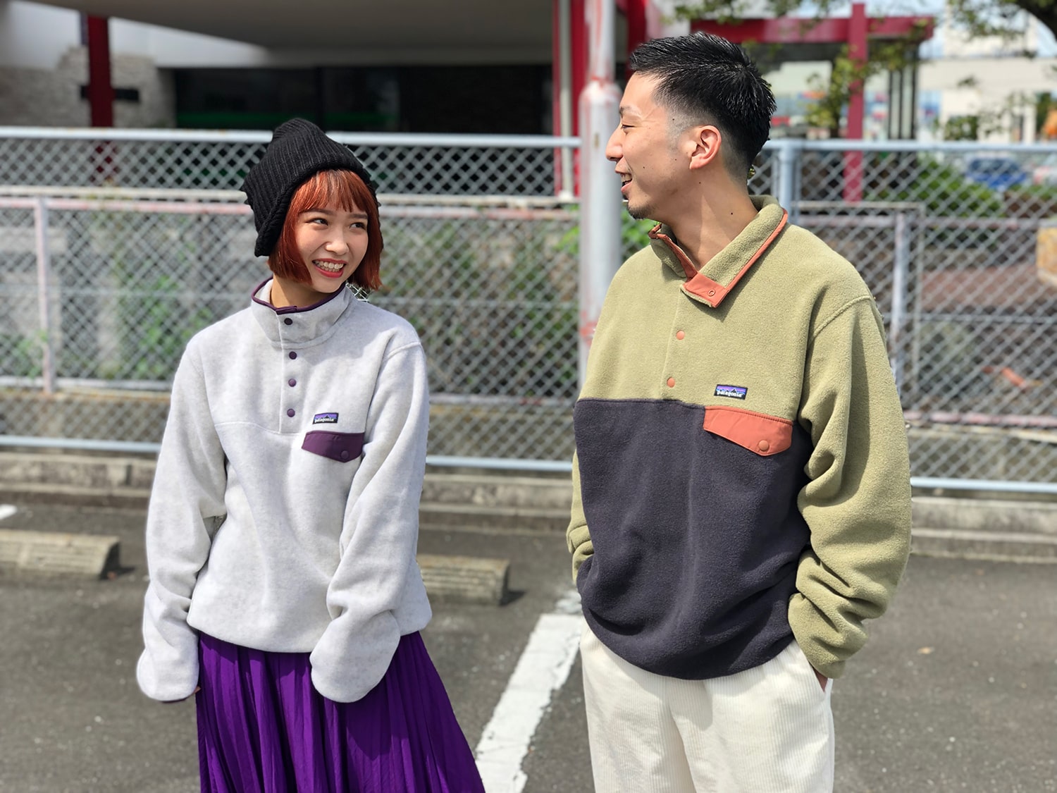 パタゴニア ライトウェイト シンチラ スナップT プルオーバーの着用写真です。