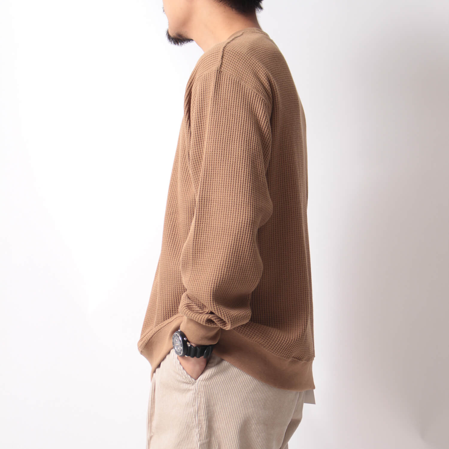 ワッフル素材のカットソーです。