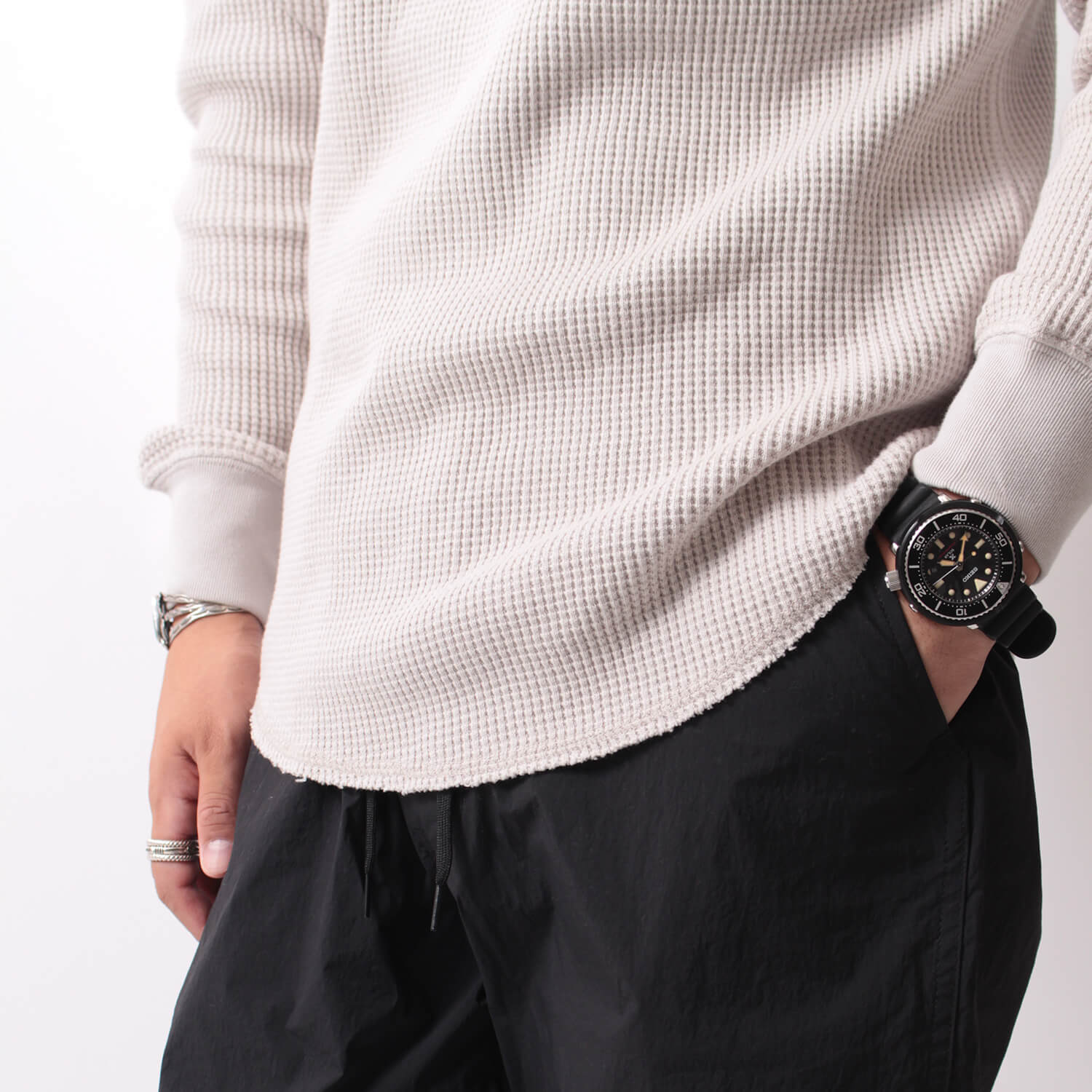 ワッフル素材のカットソーです。