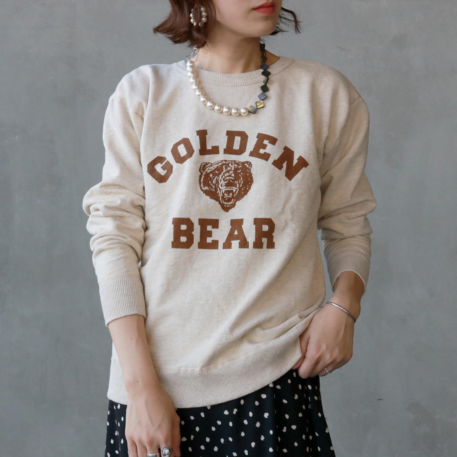 Mixta(ミクスタ)のヴィンテージライクでキャッチ－なプリント GOLDEN BEARのクルーネックスウェットです。