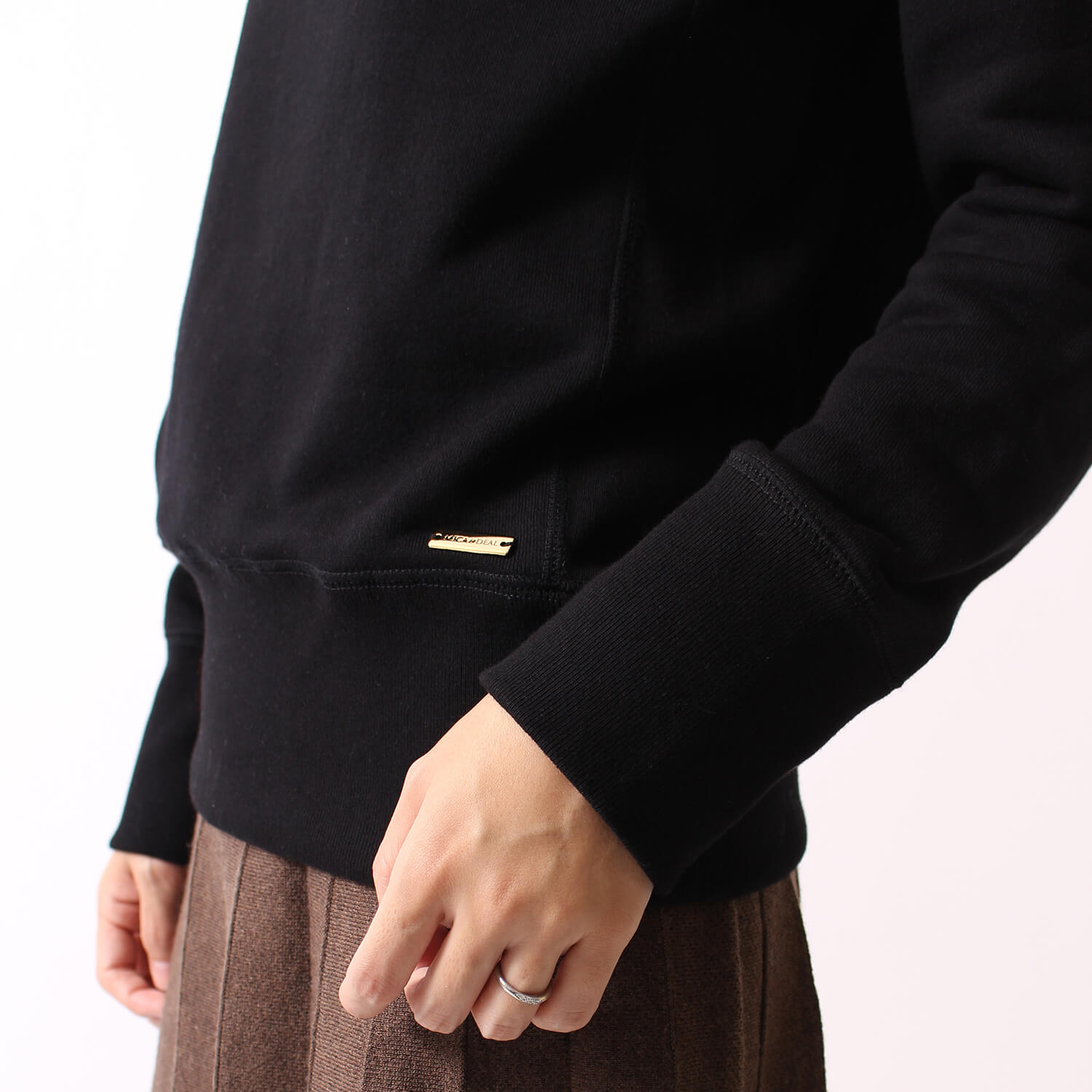 MICA&DEAL(マイカアンドディール)のスウェットパーカーです。