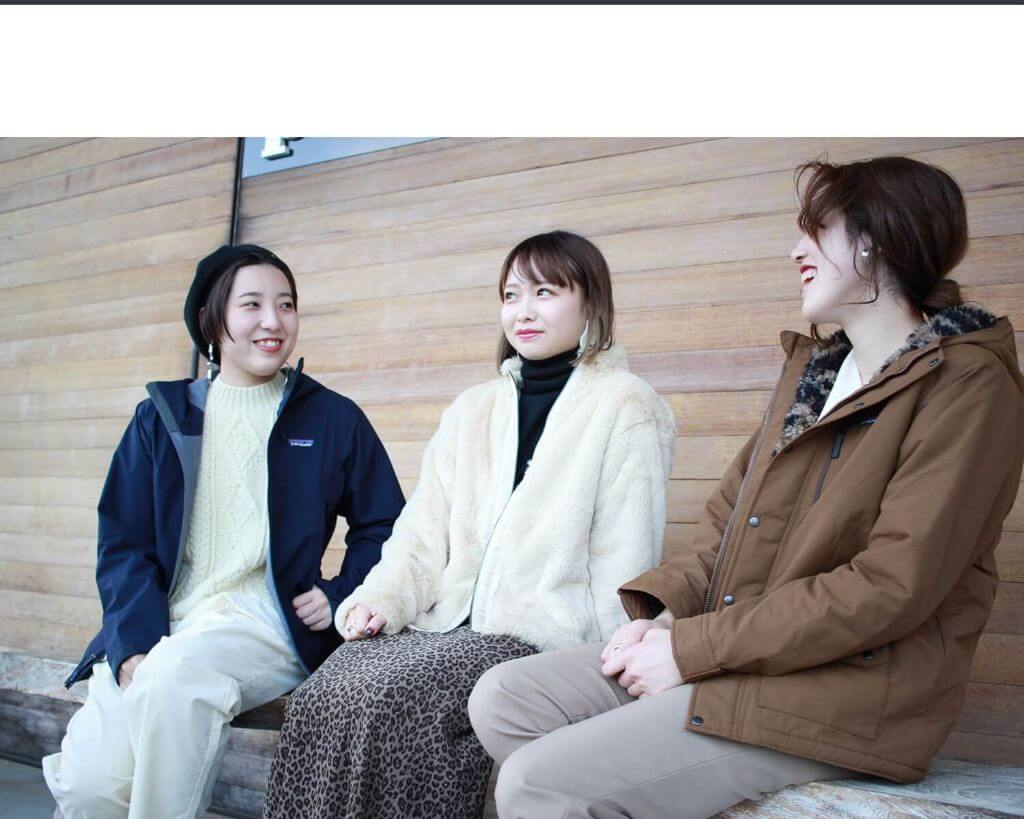 レディース パタゴニアの2019秋冬アウターを着用した集合写真です。