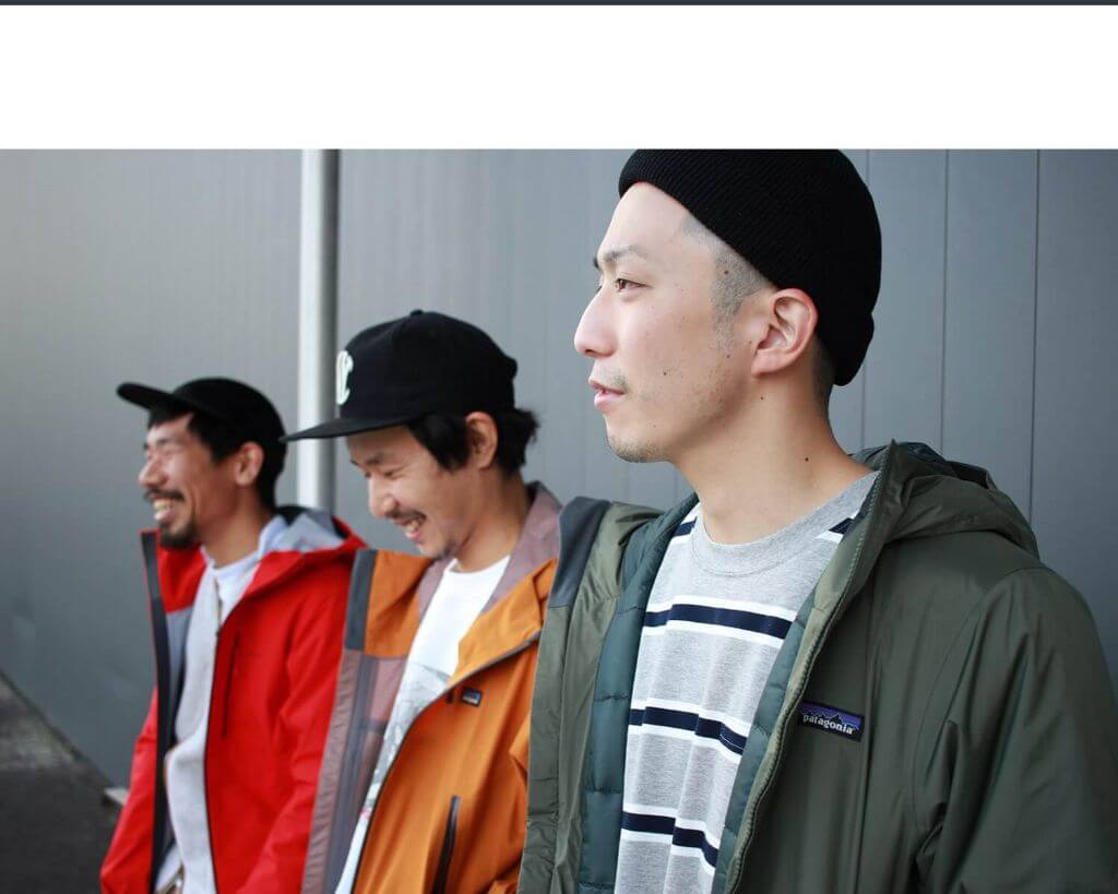 メンズ パタゴニアの秋冬アウターを着用した集合写真です。