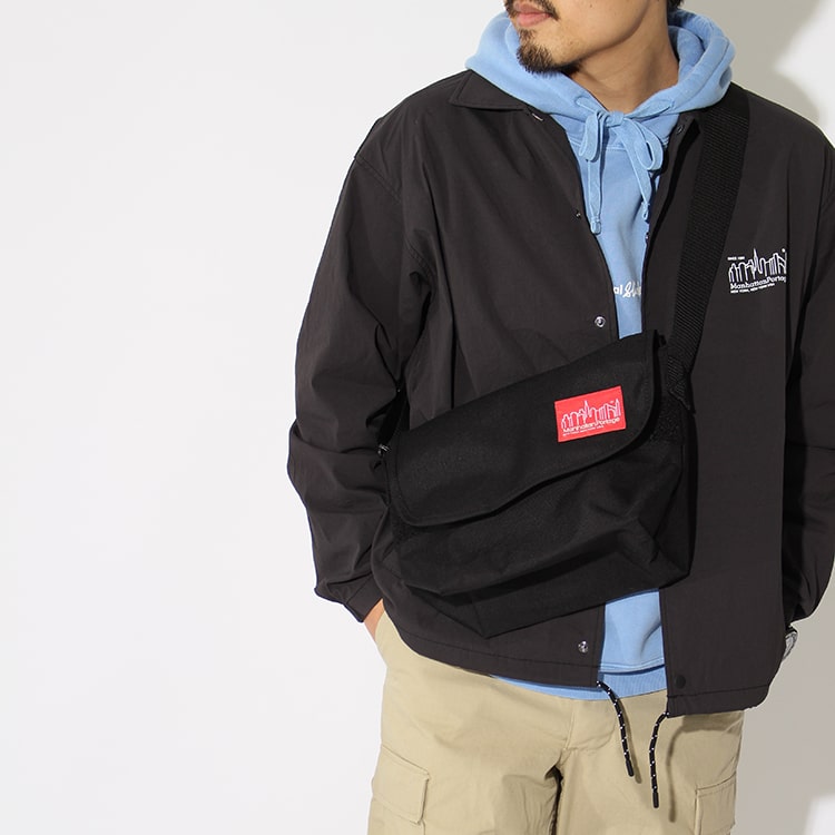 ジーンズファクトリーに入荷した2020春夏マンハッタンポーテージのコーチジャケットにメッセンジャーバッグを合わせたコーディネートです。