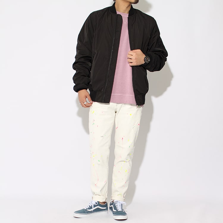 BIG JOHN(ビッグジョン)の2020春夏コレクションのM3シリーズのキャロットレッグとミリタリージャケットのコーディネート写真です。