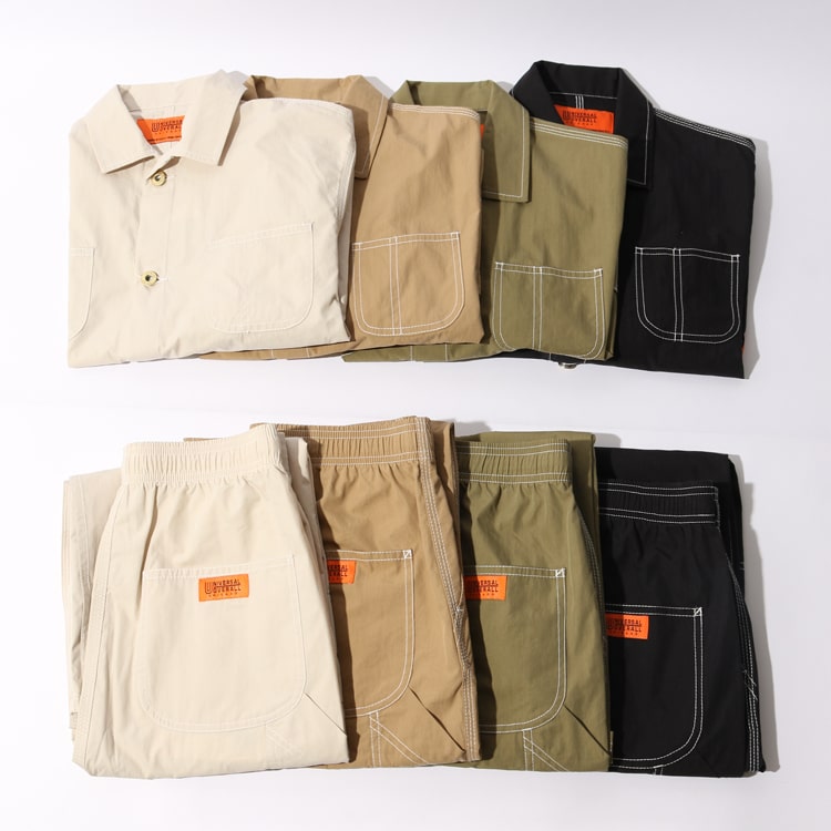 ユニバーサルオーバーオールのジーンスファクトリー別注のショート丈カバーオールとマキシスカートです。