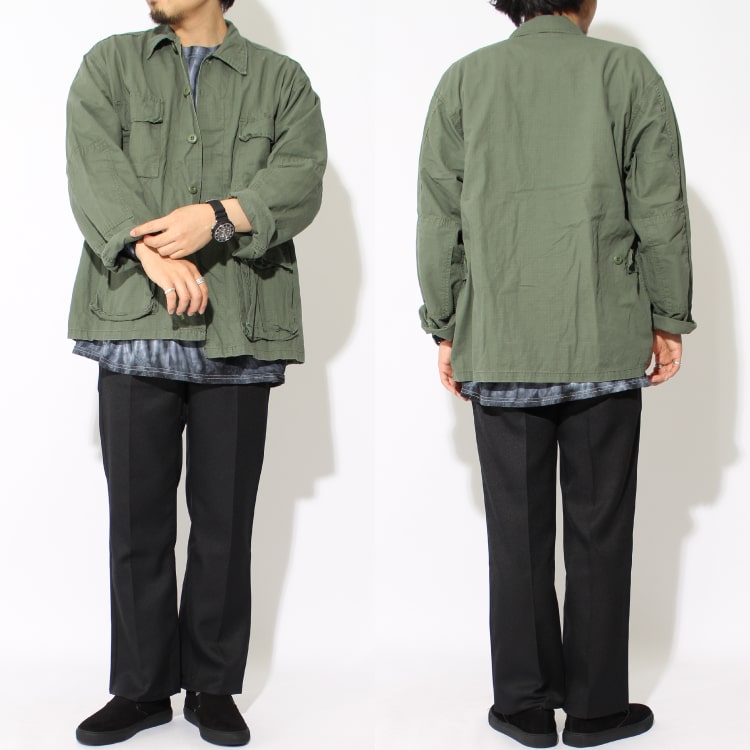 ロスコのシャツジャケットとジーンズファクトリークローズのランチャパンツをコーディネートした写真です。