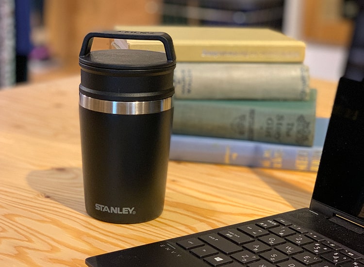 STAY HOME 充実した「おうち時間」へ変える、過ごし方別グッズアイデア集のスタンレーのボトルです。