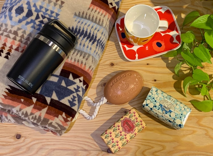 STAY HOME 充実した「おうち時間」へ変える、過ごし方別グッズアイデア集のバナーです。